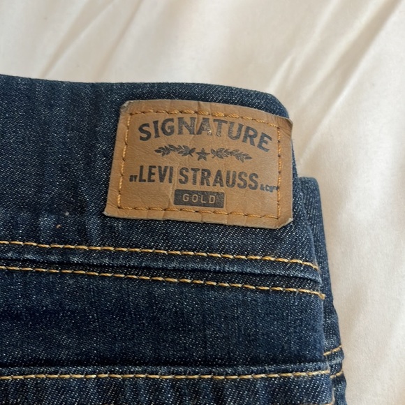 NWOT Levi pull on Jeans signature gold - Picture 3 of 6